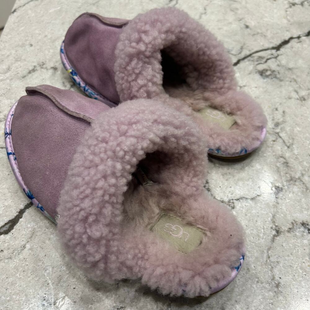 Cozy cottagecore UGG Women’s Shearling Slip On Slippers Mauve Purple size 7